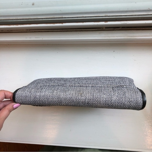 Clutch with beaded circle detail - Picture 4 of 8